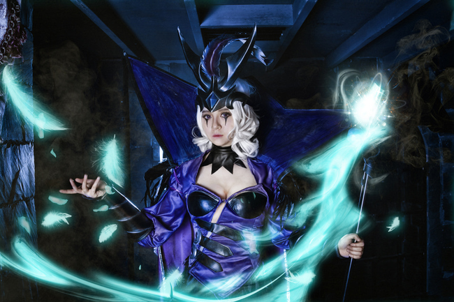 LMHT: Cosplay LeBlanc Nàng Quạ Đen cực ảo diệu