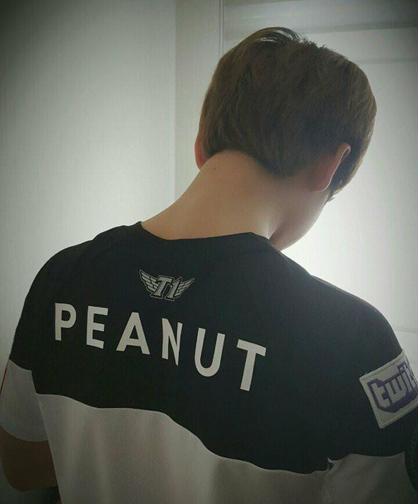 LMHT: Ngắm nhìn đồng phục mới của SKT T1 trước thềm chung kết LCK Mùa Xuân 2017