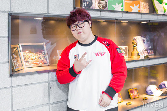 LMHT: Wolf bị chấn thương chân vì dắt chó đi dạo