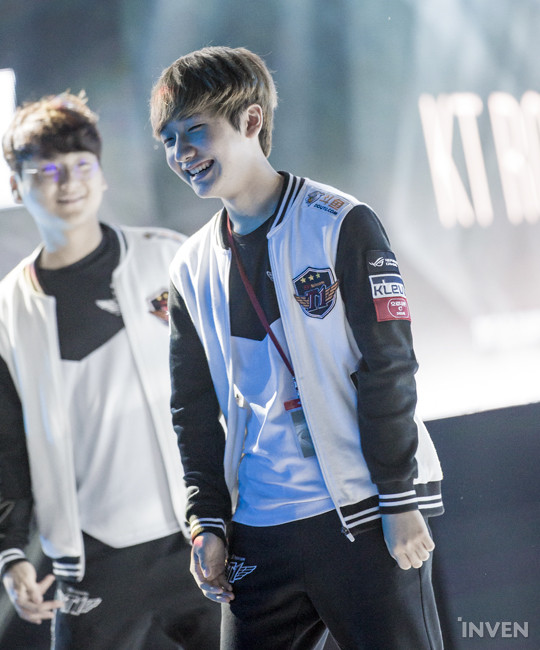 LMHT: SKT T1 trở thành nhà vô địch LCK trước sự sụp đổ hoàn toàn của KT Rolster