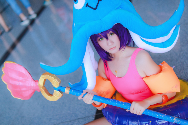 LMHT: Cosplau Lulu Tiệc Bể Bơi cực đáng yêu