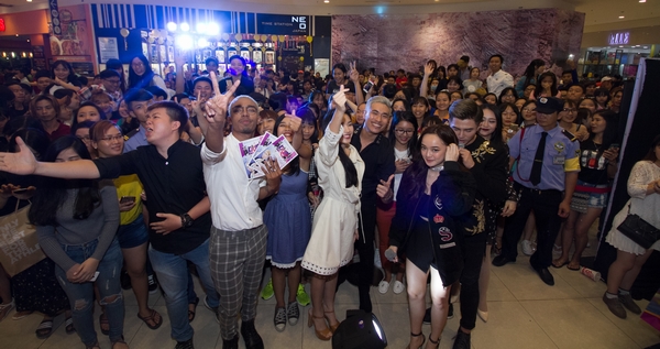 Sự kiện giao lưu với đoàn làm phim "Em chưa 18" tại Bình Dương