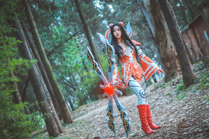 Cosplay nàng Irelia "mặt búng ra sữa" trong Liên Minh Huyền Thoại