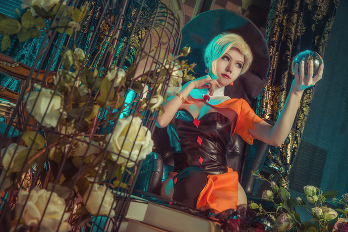 Cosplay Mercy Overwatch cực gợi cảm đến nóng cả mắt