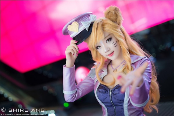 LMHT: Cosplay Ahri Thần Tượng Âm Nhạc vô cùng sắc sảo