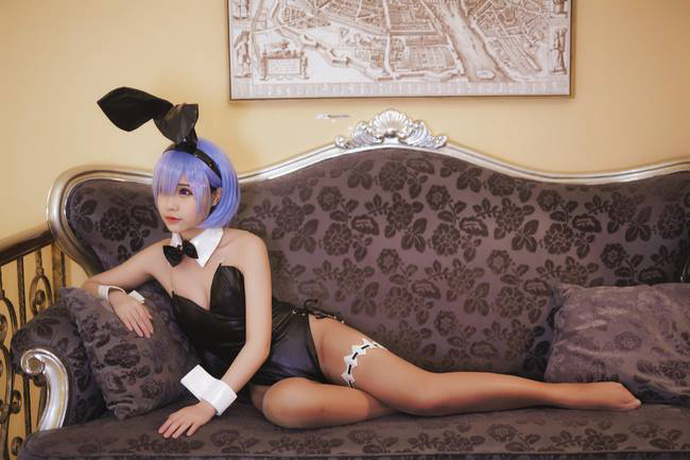 Ngắm nhìn Cosplay cô nàng hầu Rem xinh đẹp trong Re:Zero