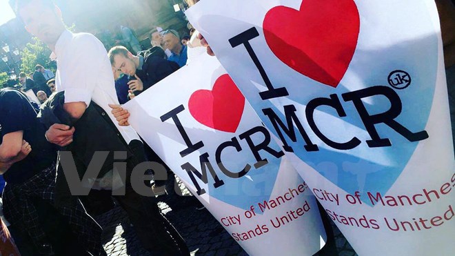 Biển người dự lễ tưởng niệm các nạn nhân vụ khủng bố tại Manchester