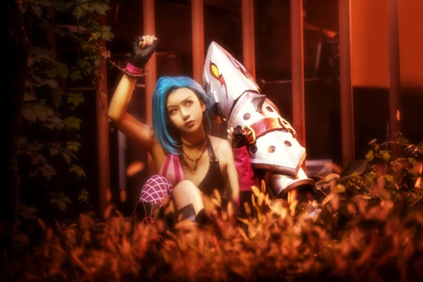 LMHT: Cosplay Jinx cực ngầu nhưng cũng không kém phần đáng yêu