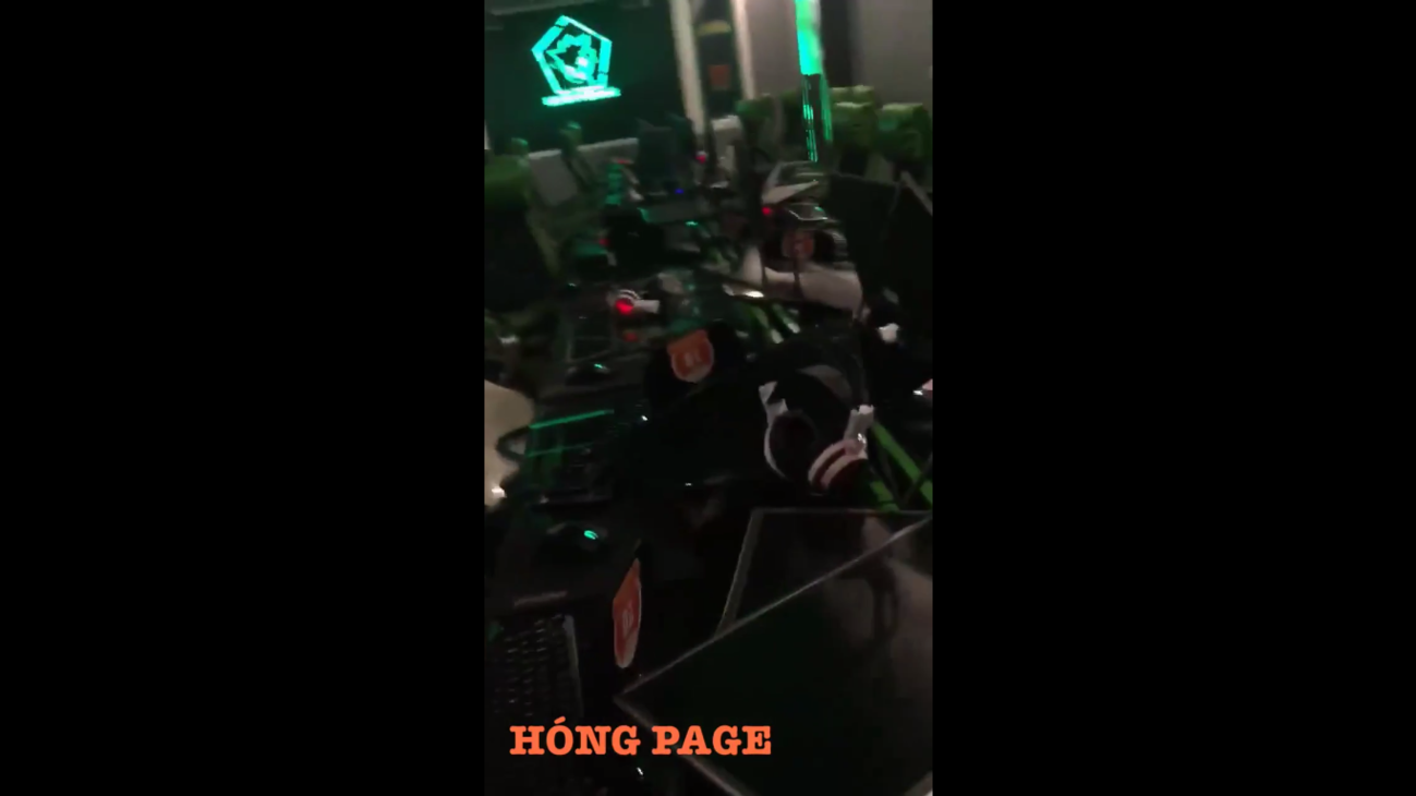 Phát hiện con trốn học 'tu luyện' ở net, bố già bật đồ sát liên trảm 27 màn hình máy tính của chủ tiệm