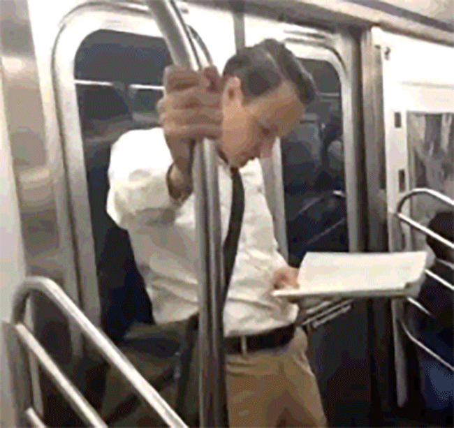 Tổng hợp những hình ảnh vui nhộn trên tàu điện ngầm 11