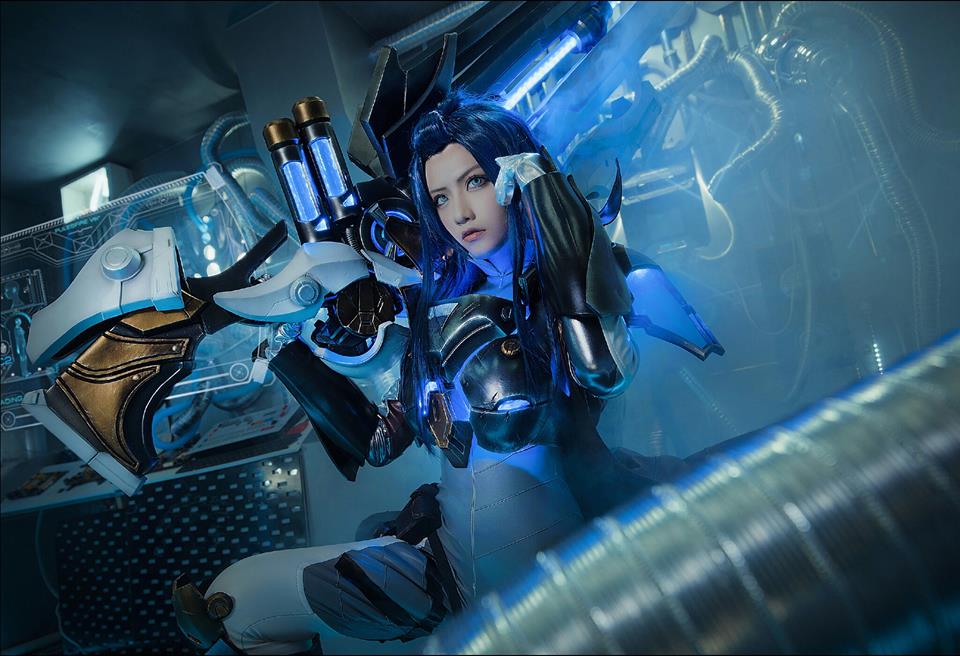 LMHT: Bộ ảnh cosplay Caitlyn Vũ Khí Tối Thượng cứ như bước từ trong game ra