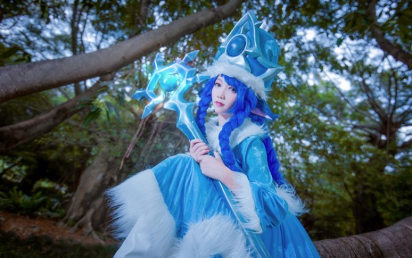 LMHT: Cosplay Lulu Mùa Đông Kỳ Diệu vô cùng đáng yêu