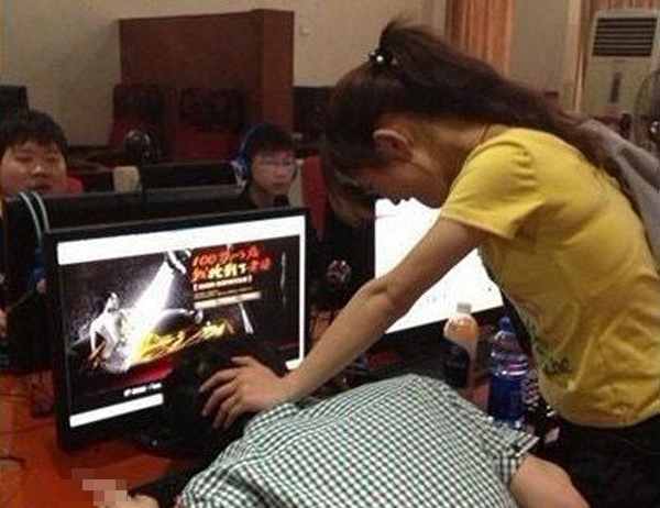 Cưới vợ cho con trai để mong cai nghiện game, ai ngờ con trai bỏ nhà đi mất