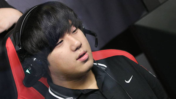 Cho mượn tài khoản và văng tục, 2 tuyển thủ bị Liên Minh Hàn Quốc xử phạt và phải lao động công ích