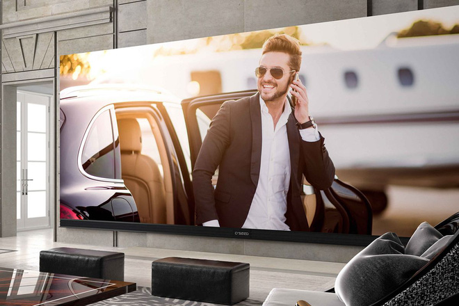 Chiếc TV 4K lớn nhất thế giới này có thể biến màn hình 100 inch trở thành món đồ chơi trẻ con