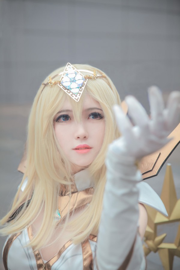 LMHT: Chiếm ngưỡng vẻ đẹp trắng ngần của Lux nguyên tố Ánh Sáng