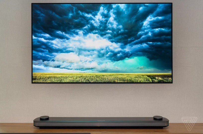 TV 77 inch 4K OLED mới của LG được mở bán - giá ngang bằng một chiếc xe hơi.