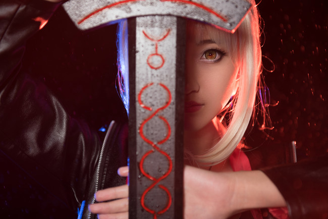 Chiêm ngưỡng cosplay Black Saber tuyệt đẹp trong Fate/Grand Order