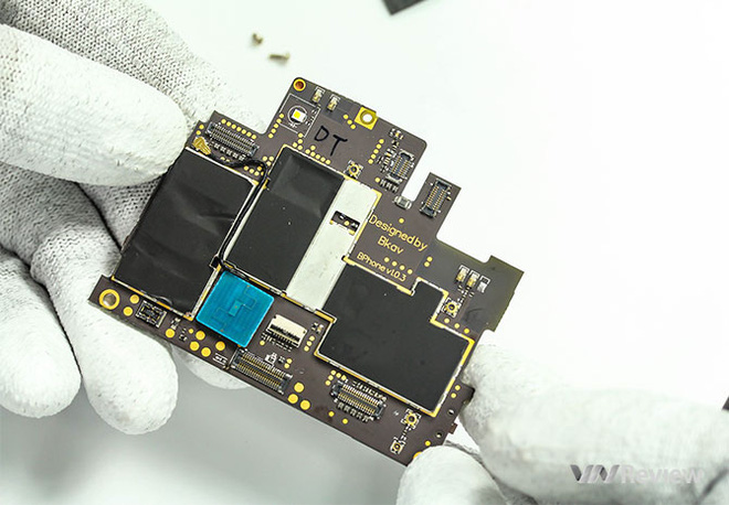 Bphone 2 lộ bảng mạch, gia công ở nhà máy Khu công nghiệp Bắc Ninh