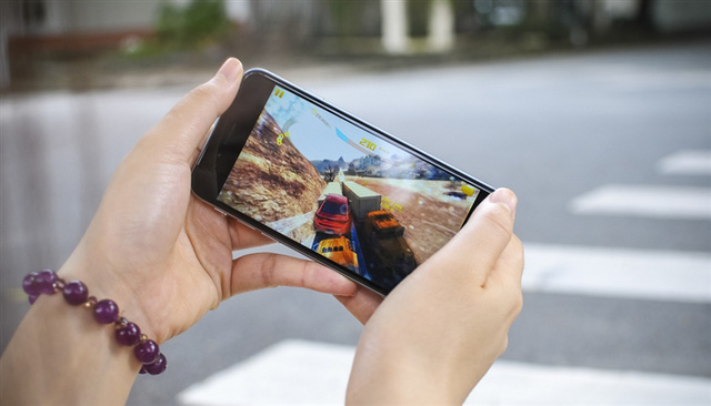 Những mẫu smartphone tầm trung để chơi game mượt có mặt tại Việt Nam