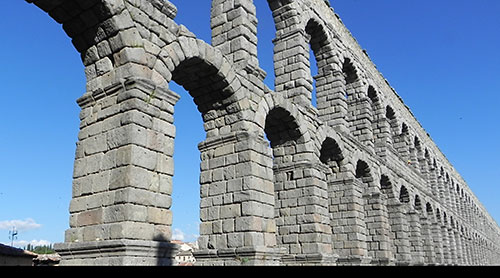 Tại sao bê tông La Mã từ 2.000 năm trước lại bền vững hơn cả bê tông của con người hiện đại?