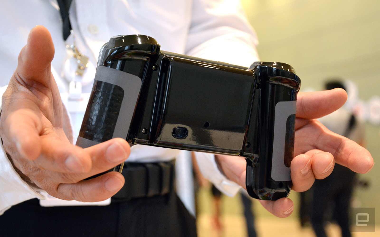 Công nghệ mới giúp người chơi có thể cảm nhận được nỗi đau hay nóng lạnh trong game