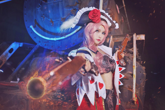 Cosplay Miss Fortune xinh đẹp và nóng bỏng