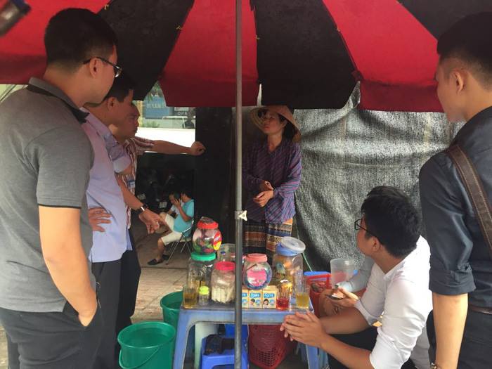 Chủ 1 tiệm Salon tóc dùng trò PR bẩn làm mất việc làm của cô bán trà đá, không những vậy còn làm xấu mặt Việt nam  