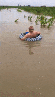 14 cảnh tượng cười ra nước mắt mỗi khi trời mưa bão ập về 2