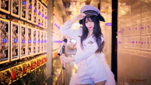 Cosplay Ahri Thần Tượng Âm Nhạc với phong thái trẻ trung và đáng yêu