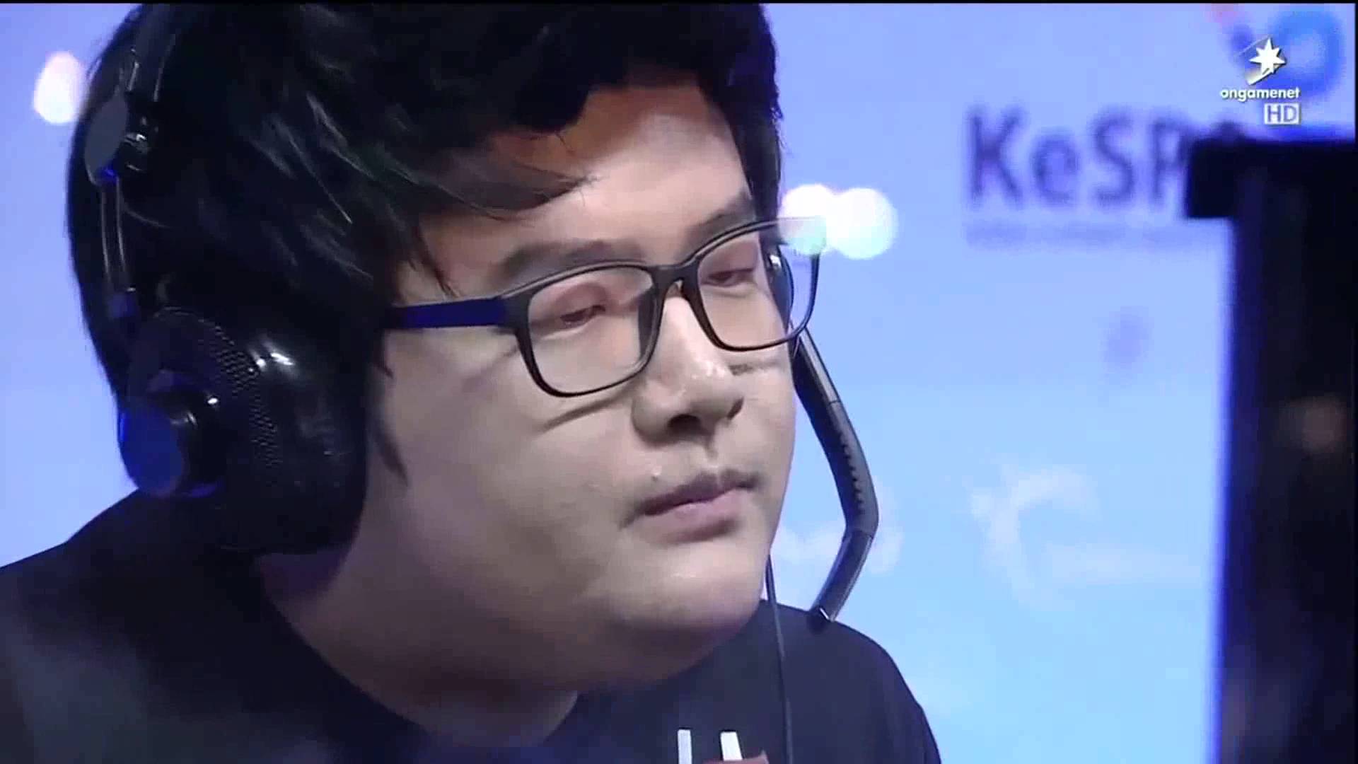 Đánh chuyên nghiệp LMHT 5 năm không nghỉ lần nào, "Kẻ làm nền" vĩ đại của Faker bất ngờ nghỉ thi đấu