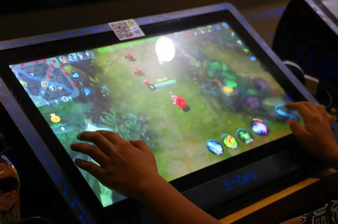 Quán Net độc đáo tại Trung Quốc chỉ dành cho người chơi game Mobile