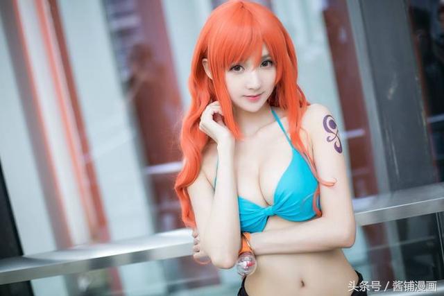 Cosplay Nami trong One Piece gợi cảm làm người xem phải chảy cả máu mũi