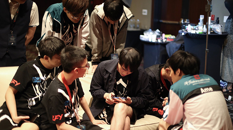 Vòng bảng TI 7 lượt 2 ngày 1: Chị em nhà LGD làm trùm cả 2 bảng