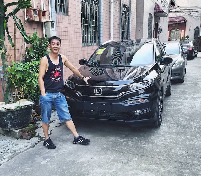 Dành tiền lương để mua cho cháu chiếc PS2, 15 năm sau người bác nhận được món quà bất ngờ