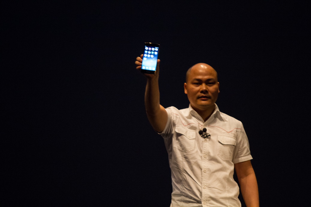 Trên tay nhanh Bphone 2017 - Điện thoại "thuần Việt" cận cao cấp đến từ Bkav