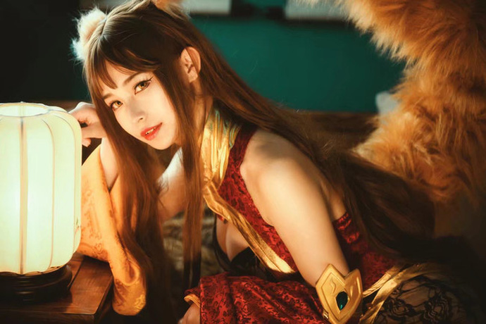 Cosplay hồ ly Đắc Kỷ khoe chân dài khiến bao game thủ xao xuyến