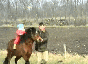 15 pha cứu nguy kịp thời của các ông bố có phản xạ của siêu nhân 10