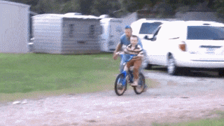 15 pha cứu nguy kịp thời của các ông bố có phản xạ của siêu nhân 11