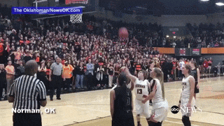 16 khoảnh khắc tuyệt đẹp từ những cổ động viên nhiệt huyết 16