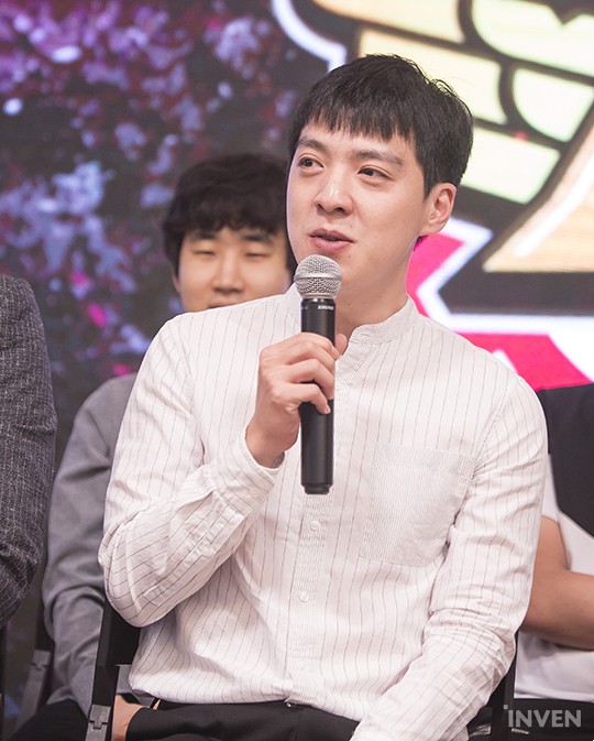 HLV Kk0ma: "Rồi Longzhu sẽ thấy sợ hãi và áp lực"