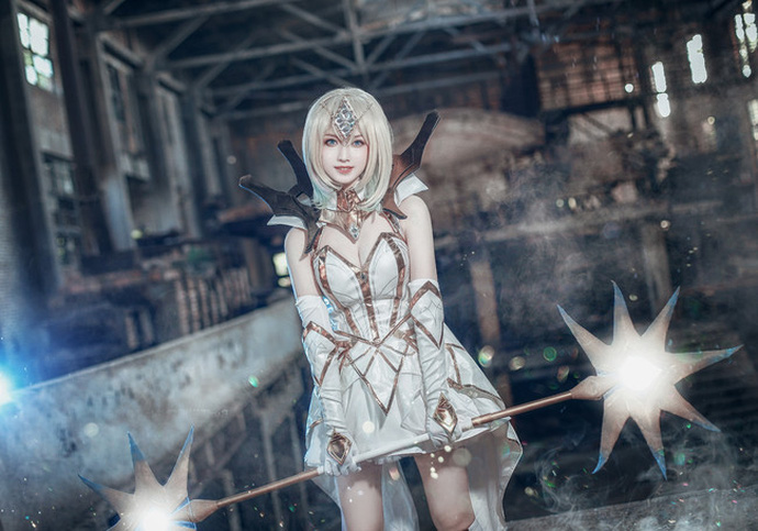 Cosplay Lux Nguyên Tố Ánh Sáng xinh đẹp kì ảo