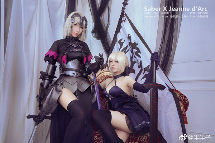 Chiêm ngưỡng bộ cosplay siêu gợi cảm 2 cô nàng Saber và Jeanne d'Arc