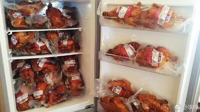 Nam streamer được tặng...520 con gà rán và được cầu hôn vì chơi PUBG quá hay