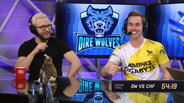 LMHT: Caster quốc tế mặc áo GIGABYTE Marines đi bình luận giải vì quá hâm mộ đội