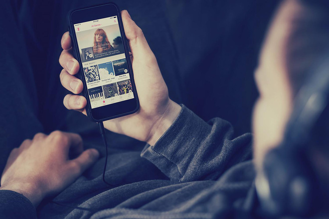 Apple ký hợp đồng âm nhạc với Warner, sẽ hợp tác với Sony trong tương lai gần