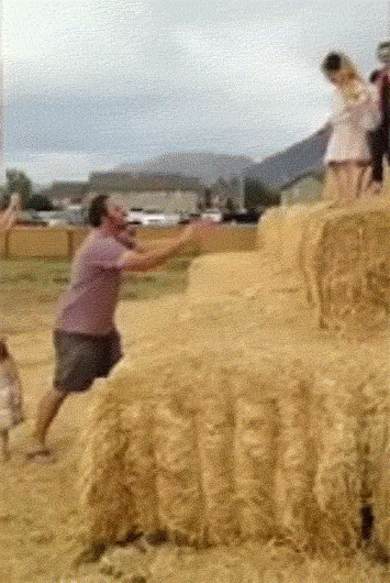 16 em bé hơi không được hên cho lắm khiến phụ huynh phải phì cười 9