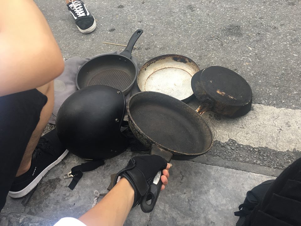 Hàng chục game thủ Việt hâm mộ Battlegrounds mang chảo ra đứng ở Phố đi bộ Hoàn Kiếm