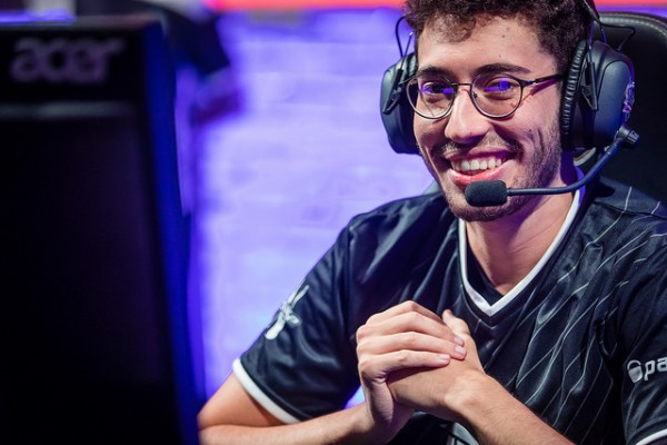 Một tuyển thủ Liên Minh Huyền Thoại được lấy tên đặt cho một con đường tại Tây Ban Nha