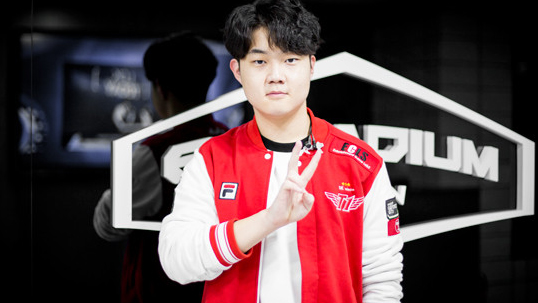 LMHT: Phản ứng của cộng đồng mạng khi Huni được chọn để đi CKTG 2017